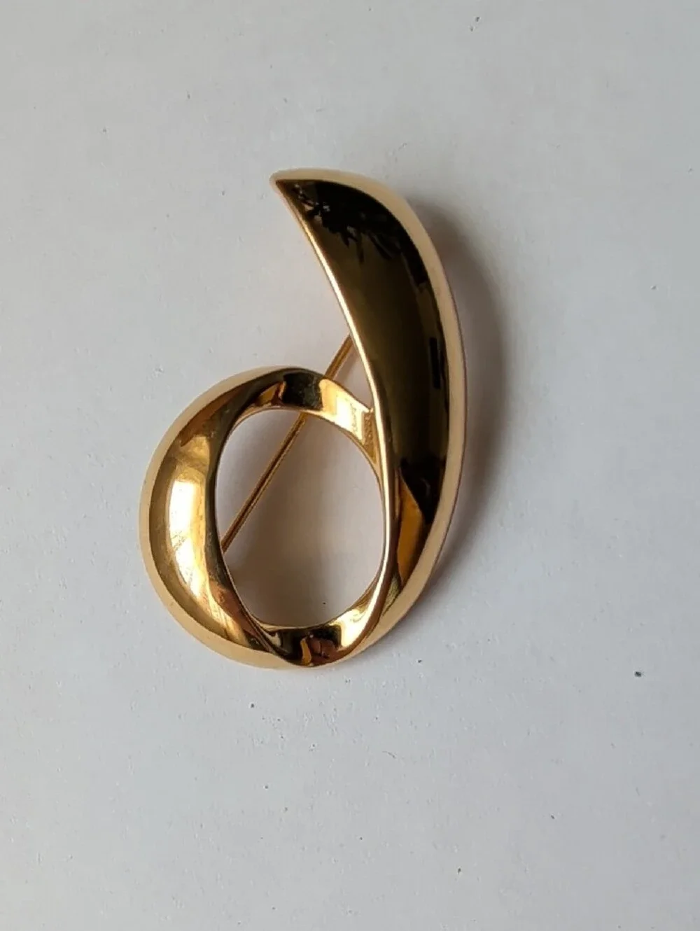 Monet polished gold